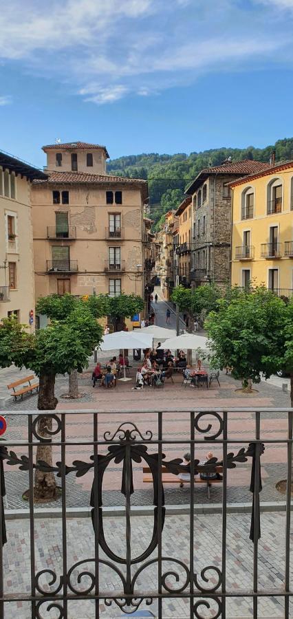 El Mussol De La Vila Camprodon, Balconets Amb Vistes A La Placa Esterno foto
