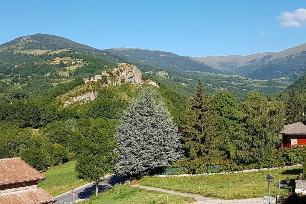 El Mussol De La Vila Camprodon, Balconets Amb Vistes A La Placa Esterno foto