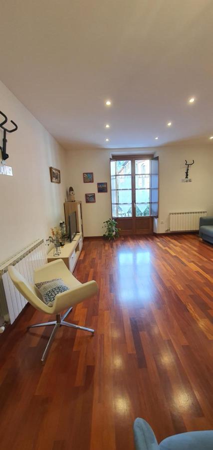 El Mussol De La Vila Camprodon, Balconets Amb Vistes A La Placa Esterno foto